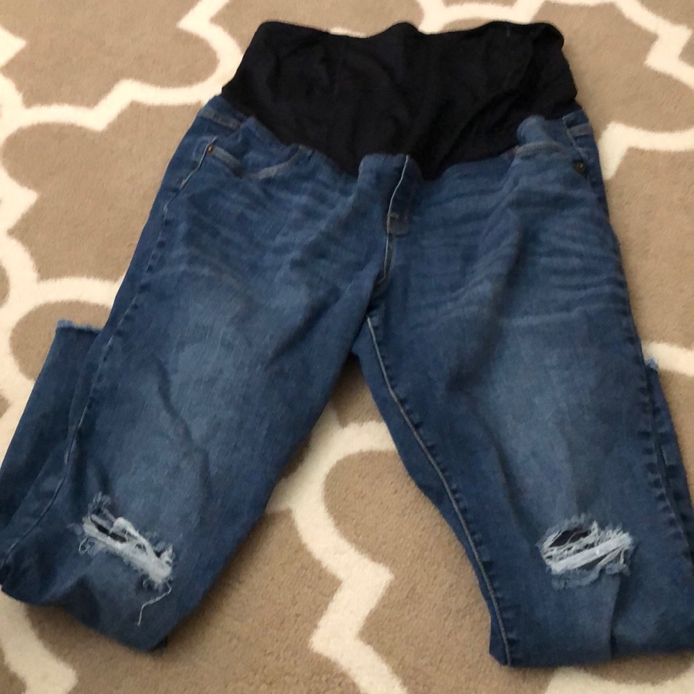 Isabel maternity jeans with ripped knees